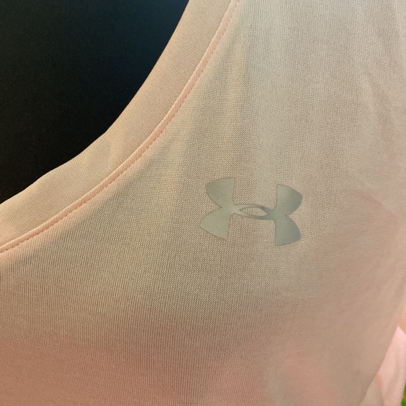 Woman’s Under Armor light pink loose shirt.  Never worn, excellent condition. - Picture 4 of 5
